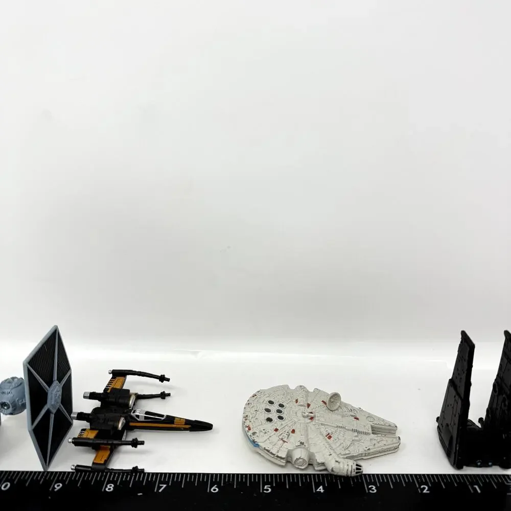 Star Wars Lot 4 Fighter Millennium Falcon Kylo Ren’s Nostalgia Action Figures